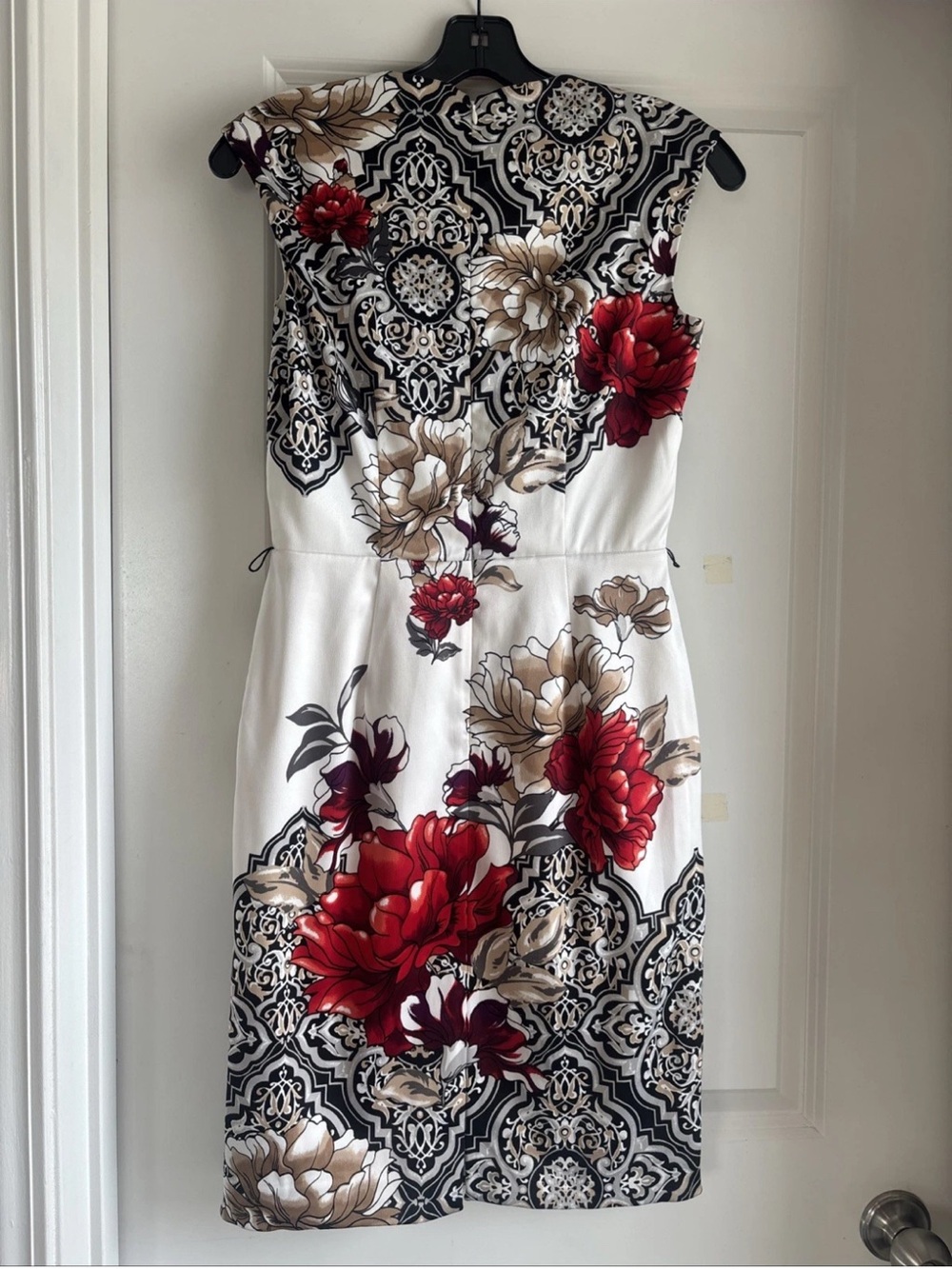 Chic Satin Floral White House Black Market Dress Sz 4 - Picture 2 of 4